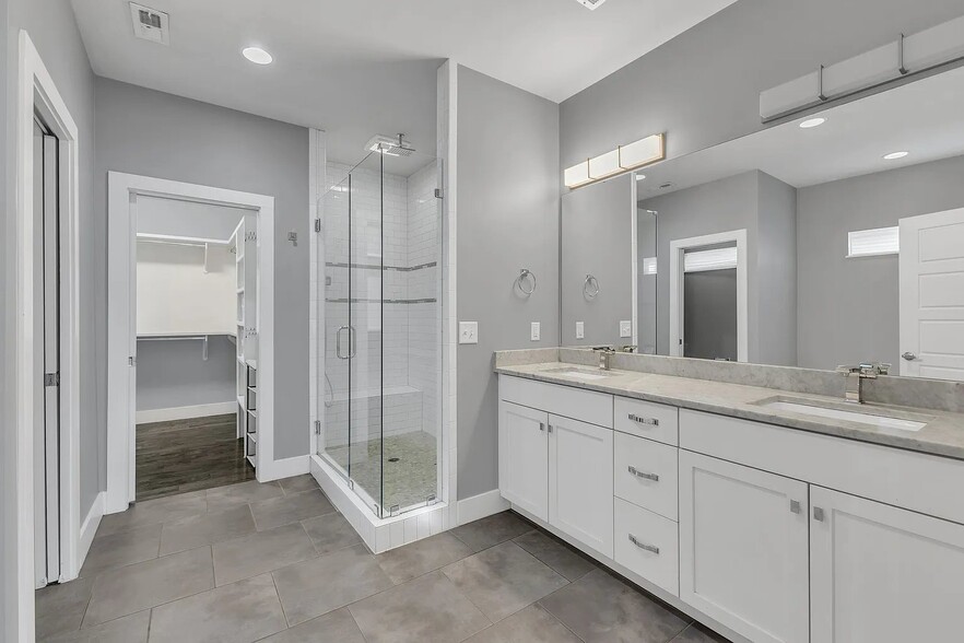 Building Photo - 606B Hume St