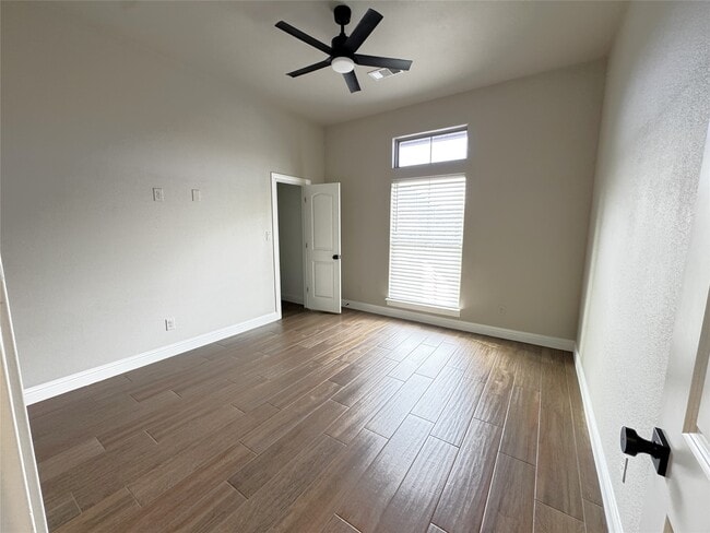 Building Photo - 10430 Dominion Ranch Dr