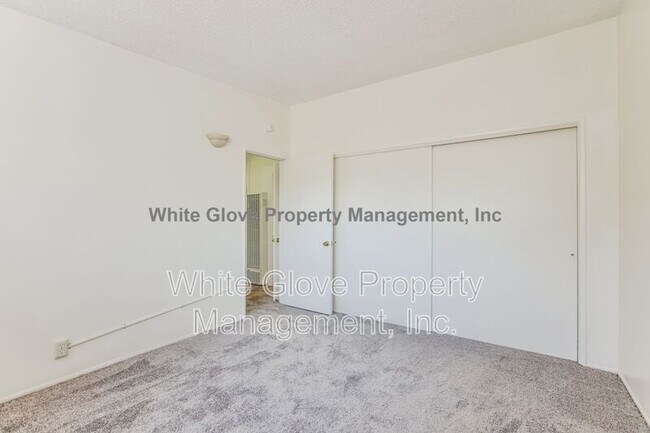 Building Photo - 526 W Chestnut St