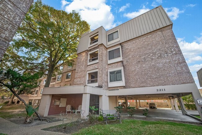 Building Photo - 2211 S Braeswood Blvd