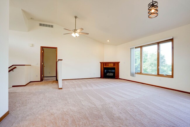 Building Photo - 11-11 Redtail Ct