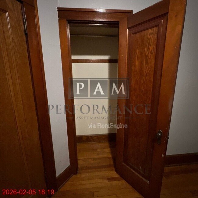 Building Photo - 1909 Thurston Ave