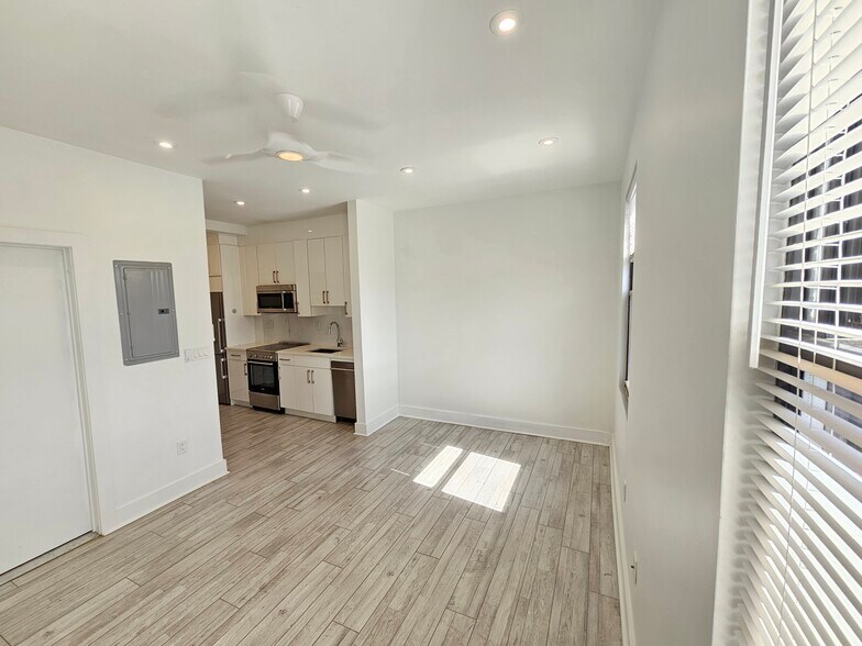 Building Photo - 1169 Hope St