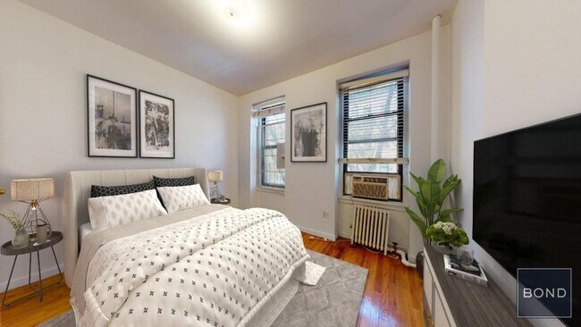 Building Photo - 322 E 89th St