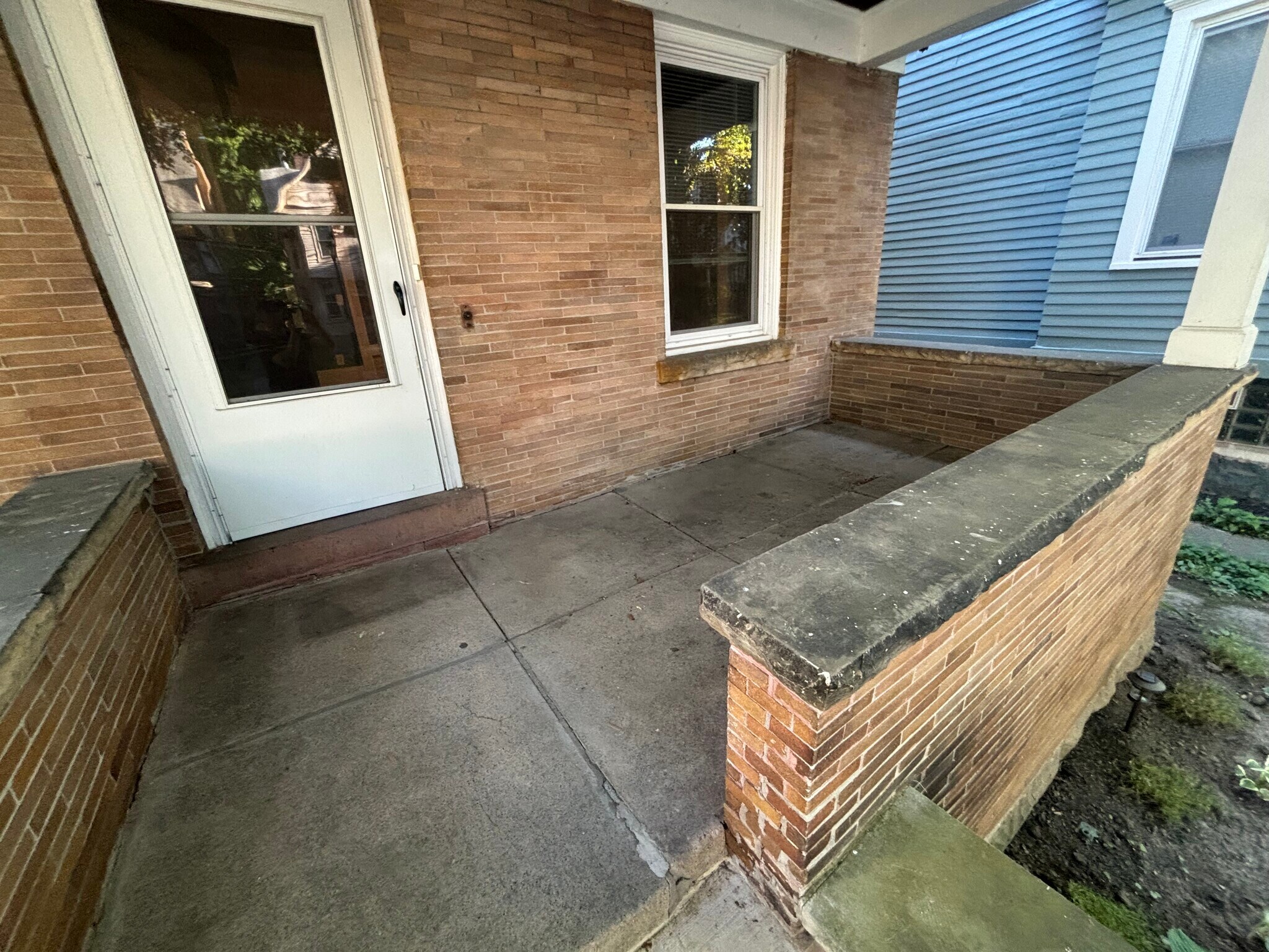 Building Photo - 5 Thayer St