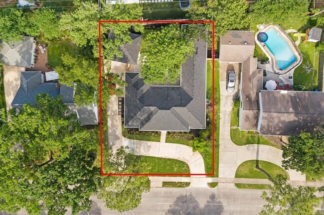 Building Photo - 322 N Wilcrest Dr