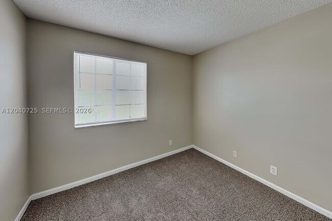 Building Photo - 4728 SW 13th Pl