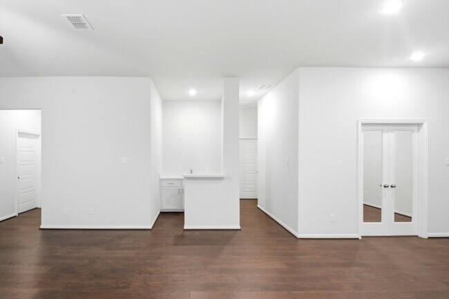 Building Photo - 2106 Villa Flora Ln
