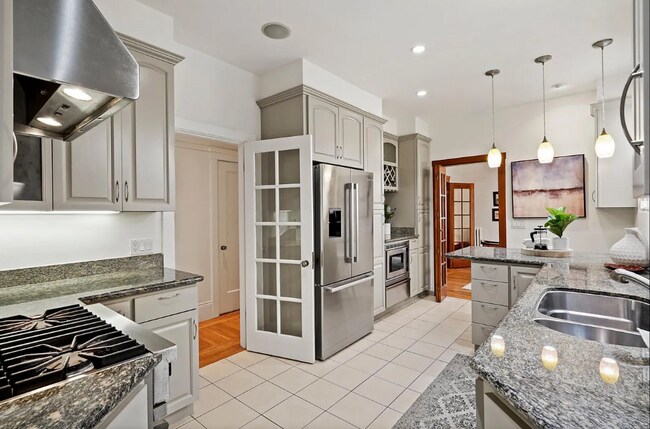 Building Photo - 1258 Chestnut St