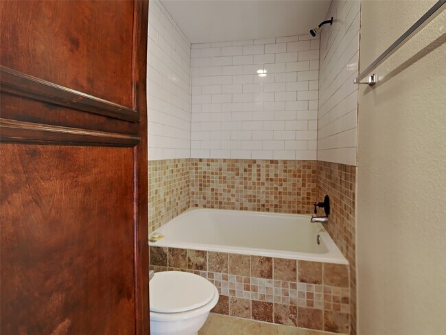 Building Photo - 427 Remington Creek Dr