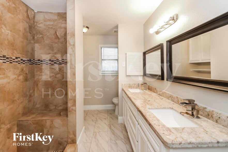 Building Photo - 15422 Pebble Lake Dr