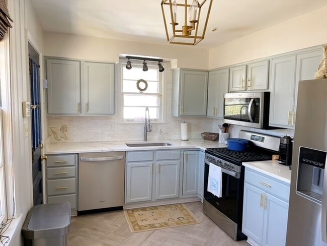 Building Photo - 3BD/2BA Home Located in Colonial Acres