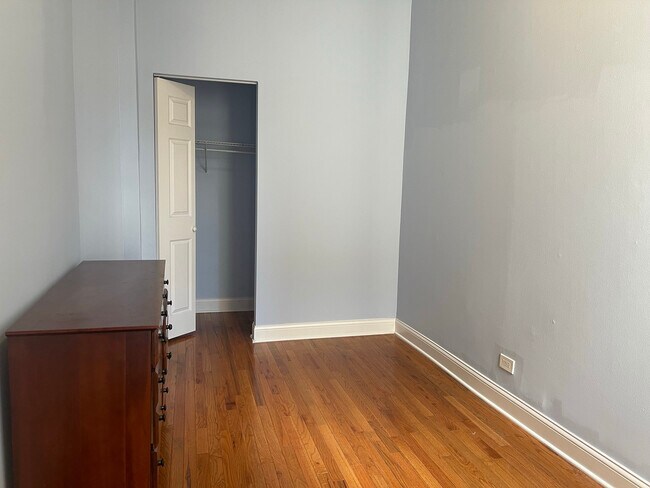 Building Photo - 1039 S Racine Ave