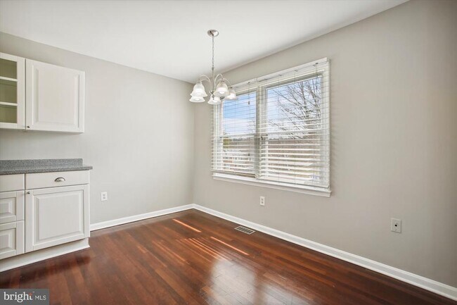 Building Photo - 1962 Mariner Ln