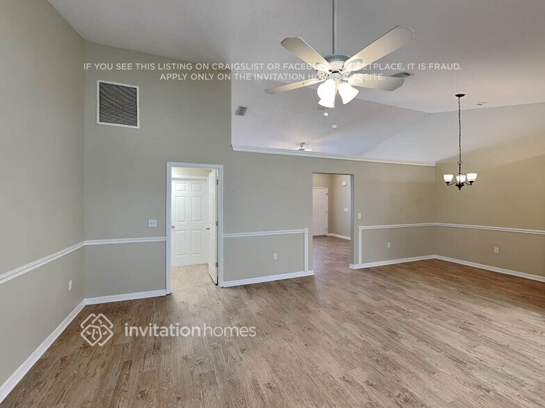 Building Photo - 4516 30th Ln E