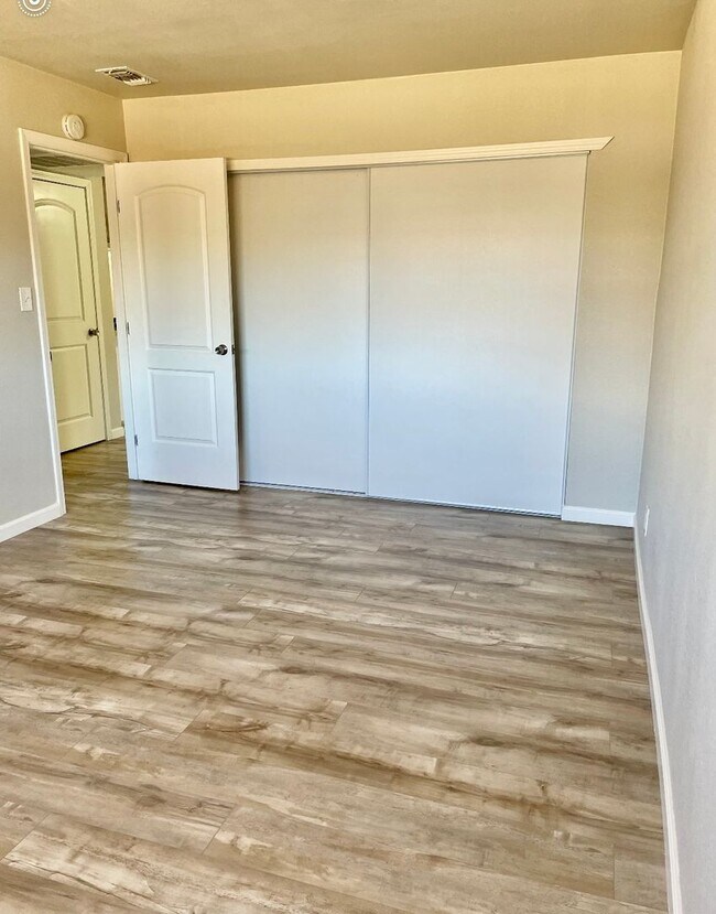 Building Photo - LINCOLNVIL9849