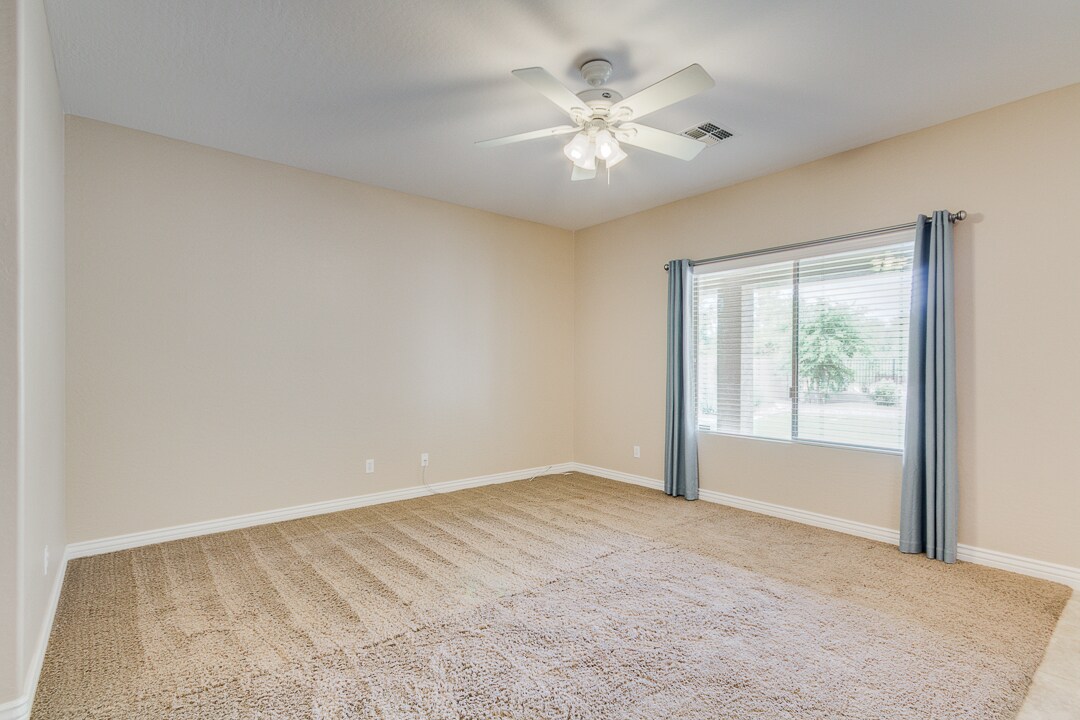 Building Photo - 1326 E Macaw Dr