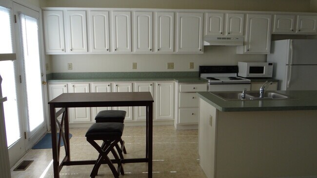 Building Photo - 931 Jasmine Dr