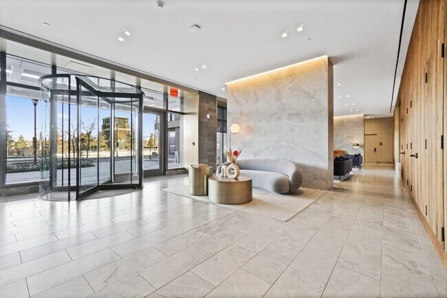 Building Photo - 2 Shore Ln