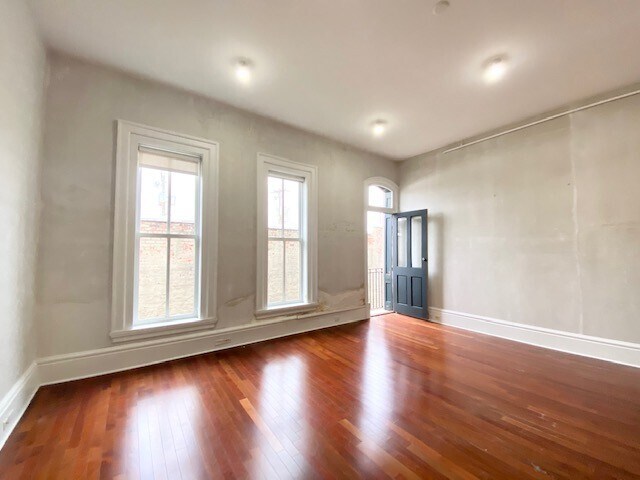 Building Photo - 520 1/2 E Grand Ave