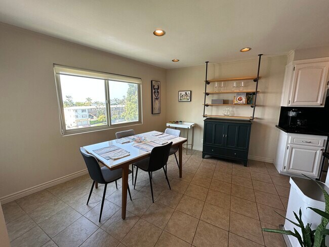 Building Photo - 3707 E Livingston Dr