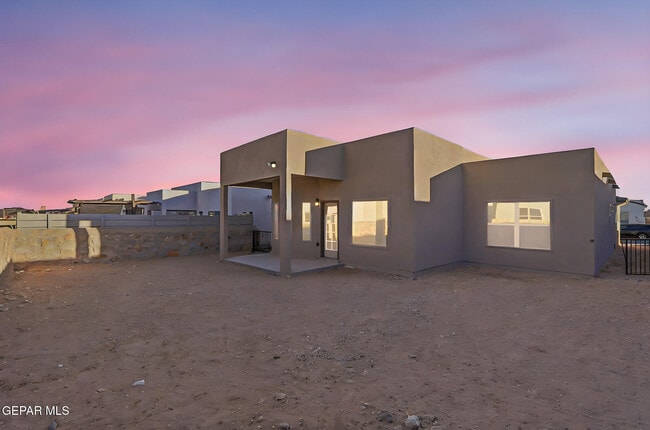 Building Photo - 13817 Summer View Ave