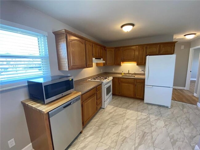 Building Photo - 9511 Antigo Dr