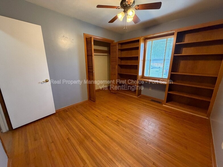 Building Photo - 1901 S 72nd St