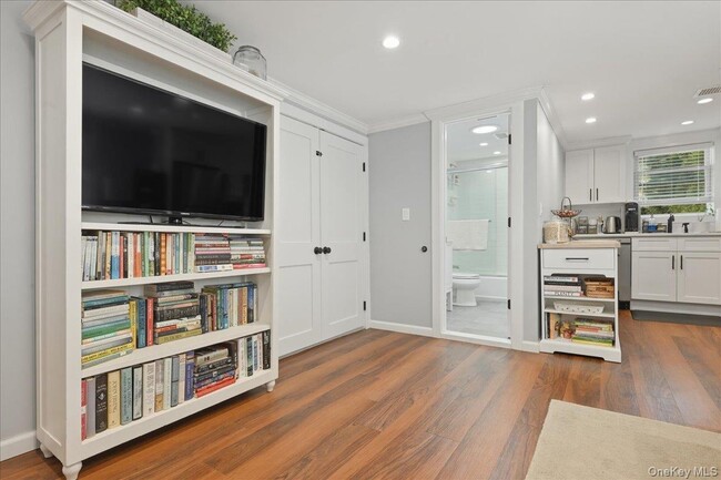 Building Photo - 5 Carlton Ave