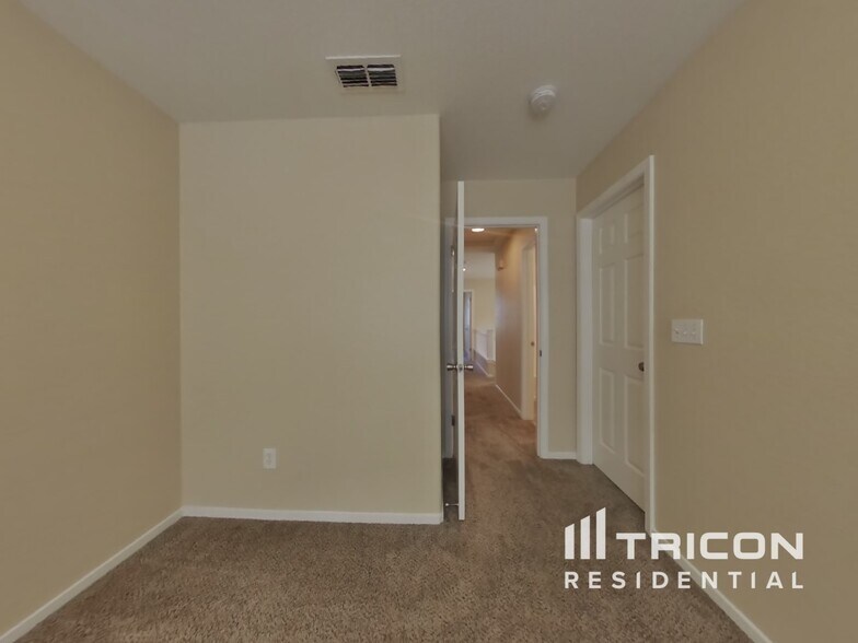 Building Photo - 718 Anderson Way