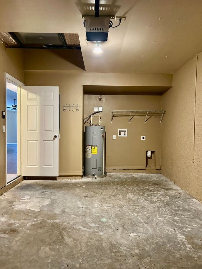 Building Photo - Charming 3BR/2BA Lehigh Acres Duplex with 1-Car Garage | Lawn Care & Salt Service Included