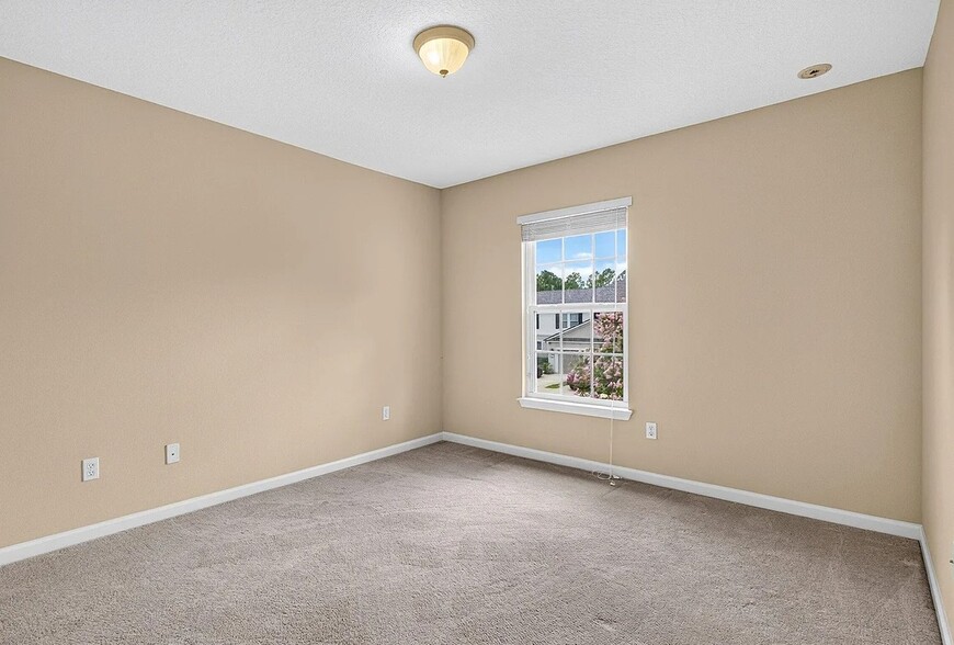 Building Photo - 72 Amistad Dr