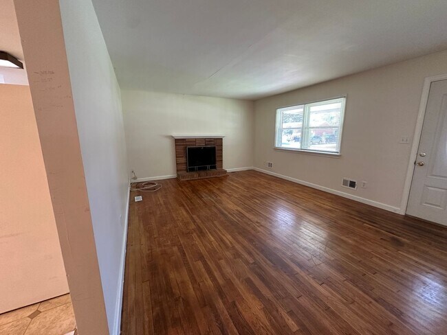 Building Photo - 1408 Dermott Ave