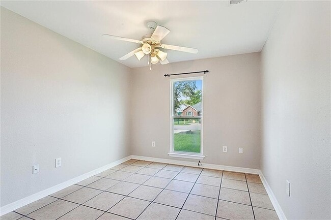 Building Photo - 530 Northshore Ln