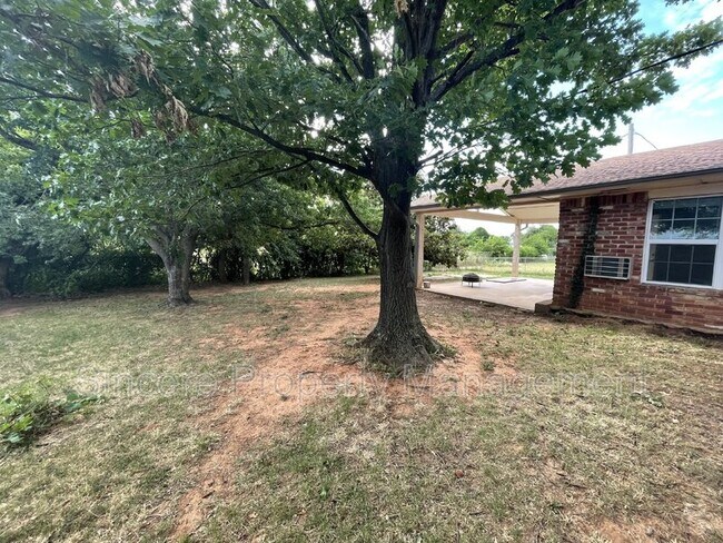 Building Photo - 120 N Ranchwood Blvd