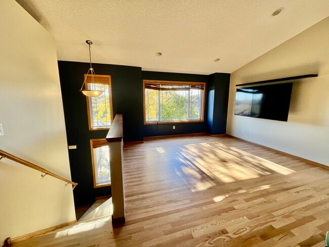 Building Photo - 817 Jack Russell Ave