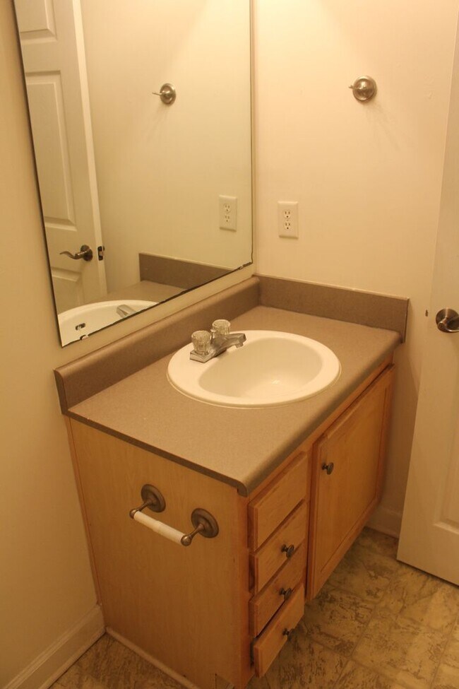 Building Photo - 611 Harts Cove Way