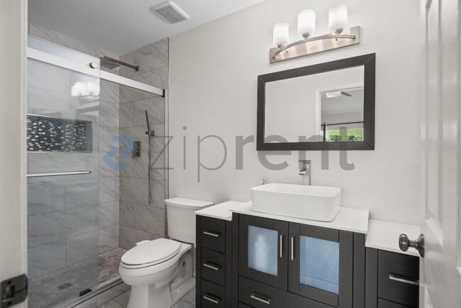 Building Photo - 37789 Essanay Pl