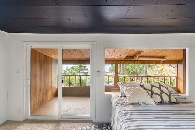 Building Photo - BEAUTIFUL CABIN STYLE HOME ACROSS FROM SIL...