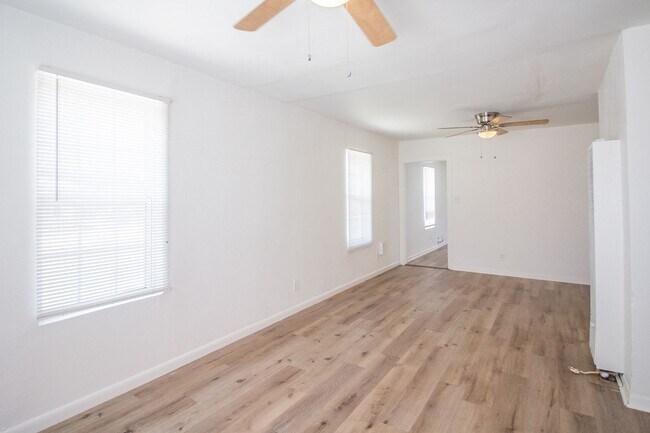 Building Photo - $950/month for updated 3-bedroom home. Don...