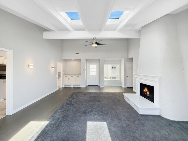 Building Photo - 1334 Miraflores Glen