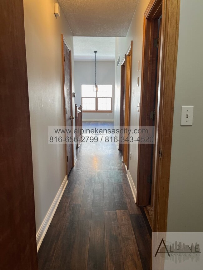 Building Photo - Beautiful California Split in Platte County