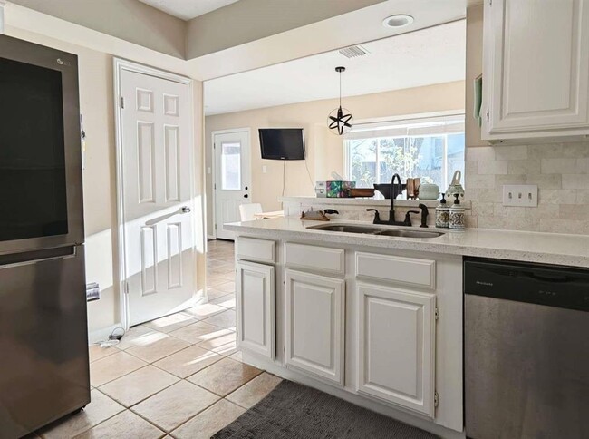 Building Photo - 3834 Carya Cir