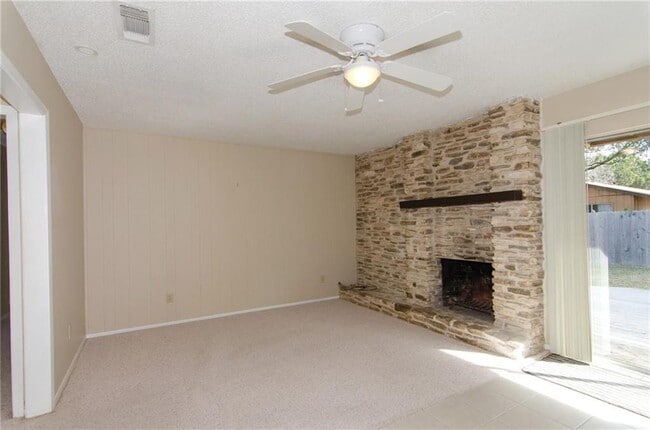 Building Photo - 10405 Firethorn Ln