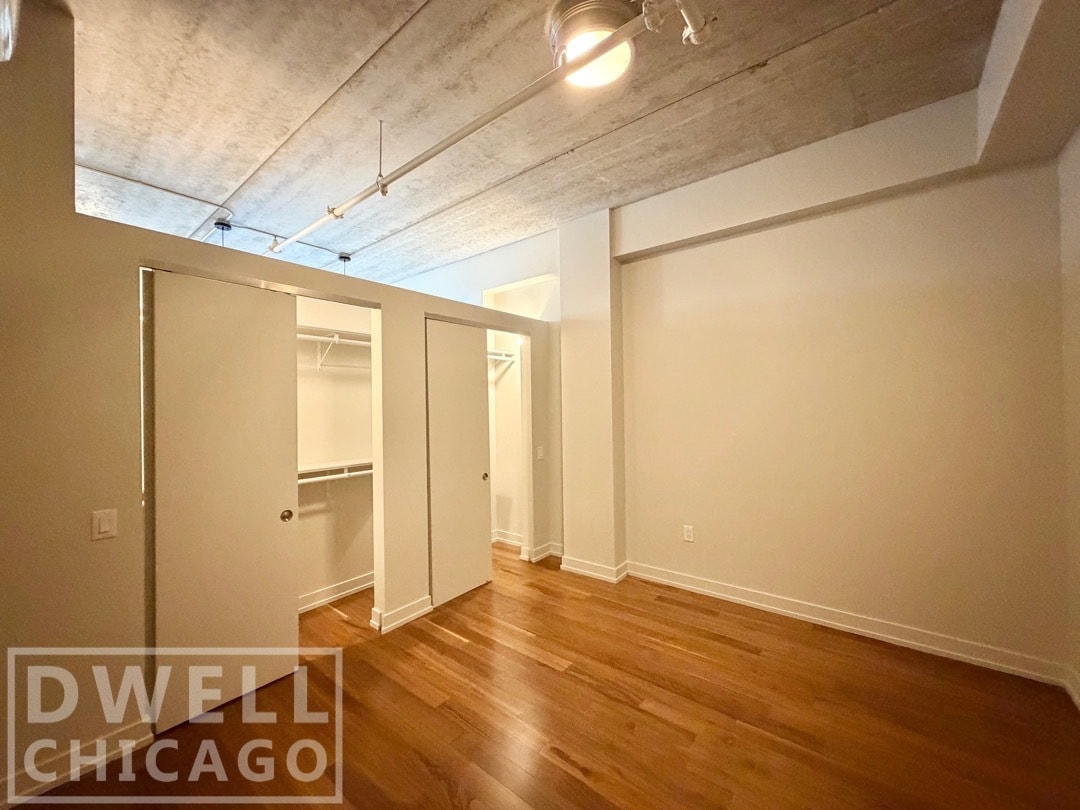 Building Photo - 640 N La Salle Dr