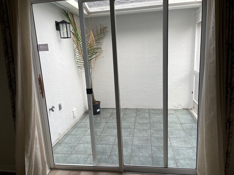 Building Photo - 5669 Parkview Lake Dr