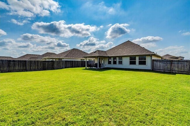 Building Photo - 117 Balsam St