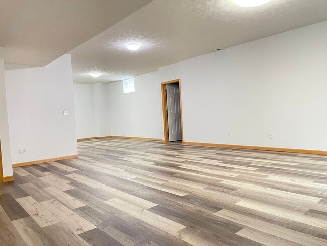 Building Photo - Move-in Special offer!!! Stunning 5 bedroo...