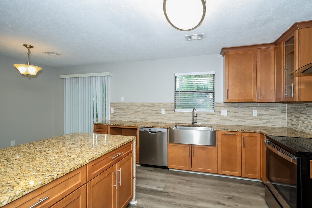 Building Photo - 4578 Old Lake Dr
