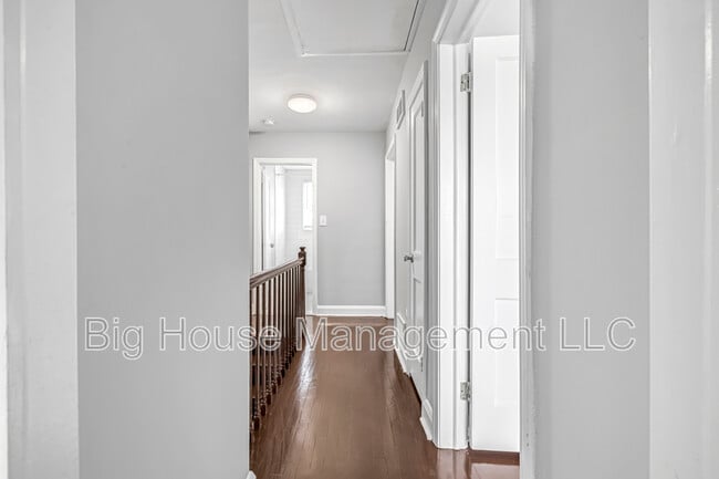 Building Photo - 2107 Hawthorne Rd